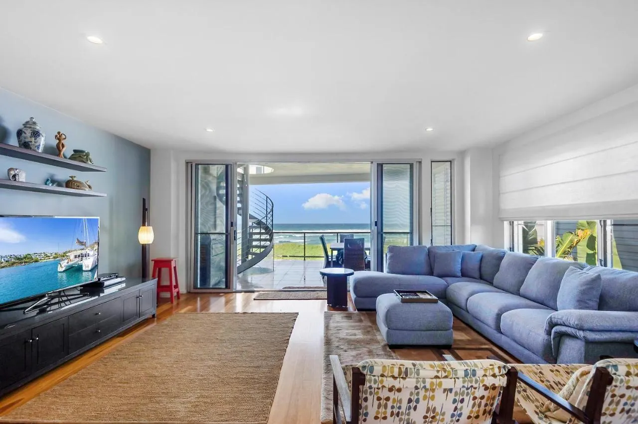 Costa Del Sol - Beachfront Lennox Head Holiday home