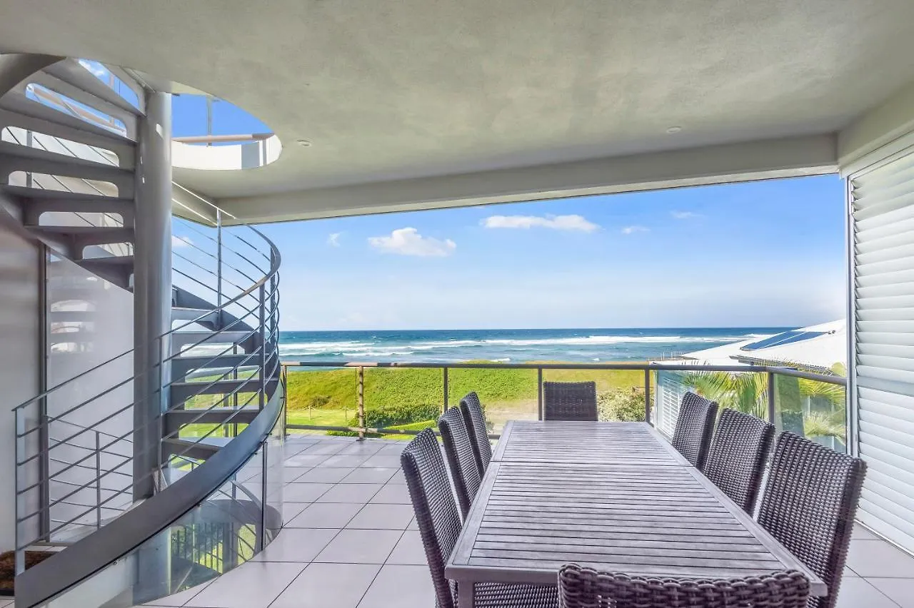 Costa Del Sol - Beachfront Lennox Head Holiday home